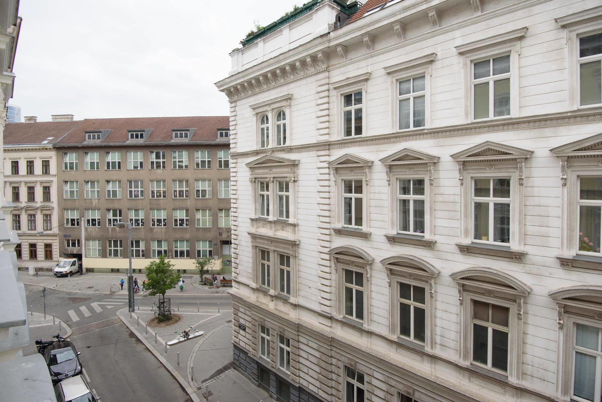 Royal Resort Apartments Urania Wenen Buitenkant foto